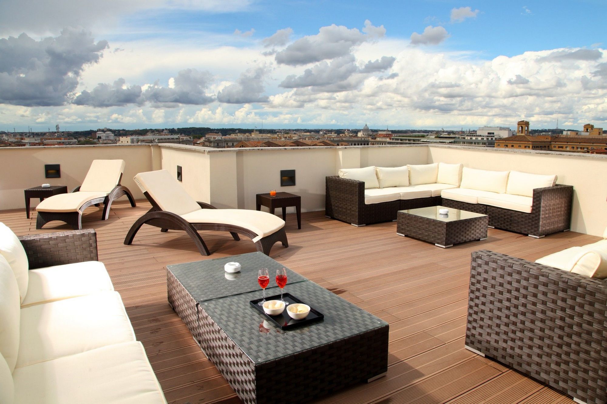 The Independent Suites Rom Bekvämligheter bild